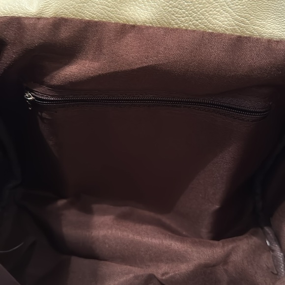 Cream purse. No Brand tag. - Picture 9 of 16